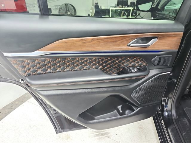 Used 2024 Jeep Grand Cherokee L Summit image 31