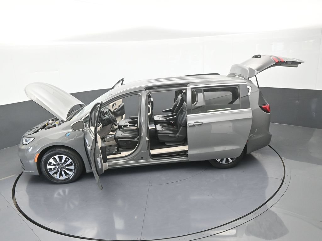 Used 2022 Chrysler Pacifica Touring-L FWD image 69