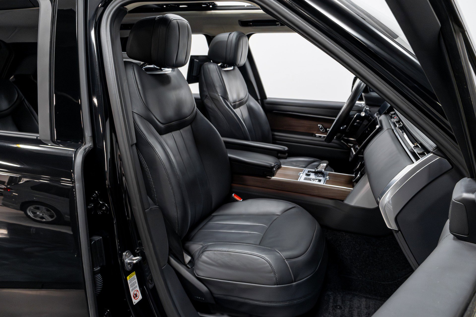 Used 2023 Land Rover Range Rover Autobiography image 17