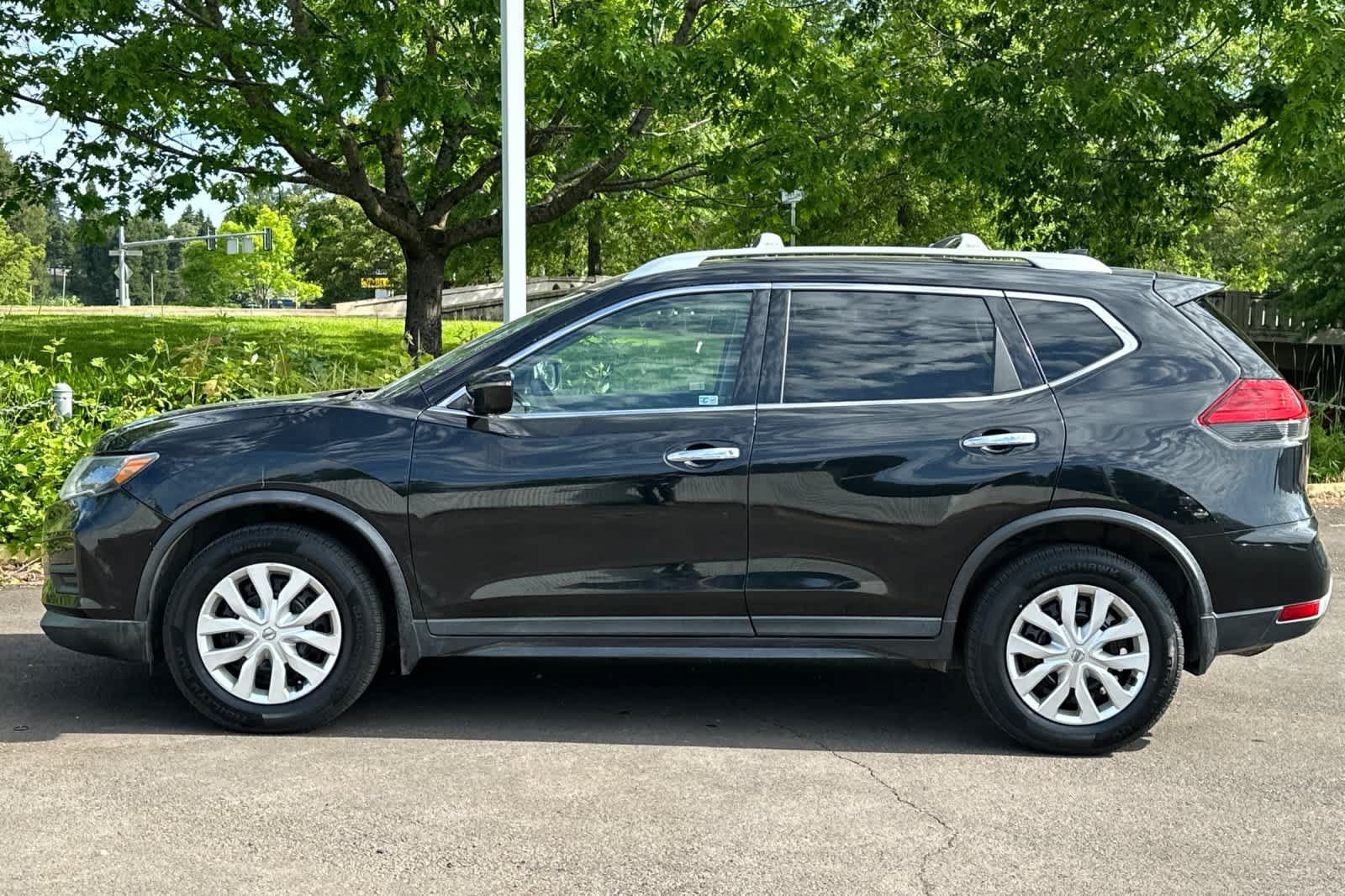 Used 2017 Nissan Rogue S w/ Appearance Package AWD/4WD image 5