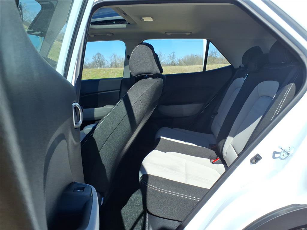 Certified 2025 Hyundai Venue SEL image 10