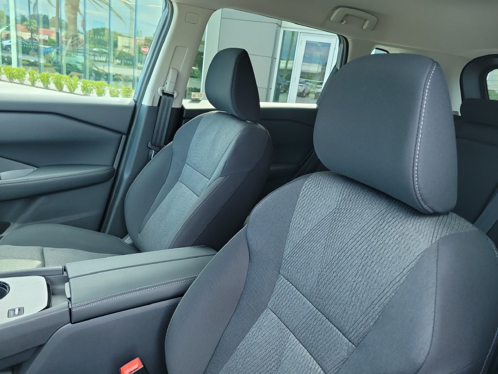 Used 2026 Nissan Rogue SV FWD image 26