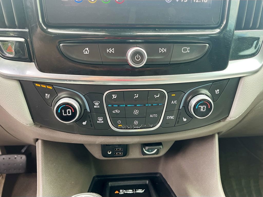 Used 2020 Chevrolet Traverse Premier FWD image 21