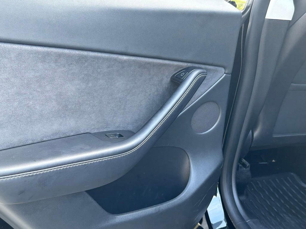 Used 2021 Tesla Model Y Long Range AWD/4WD image 45