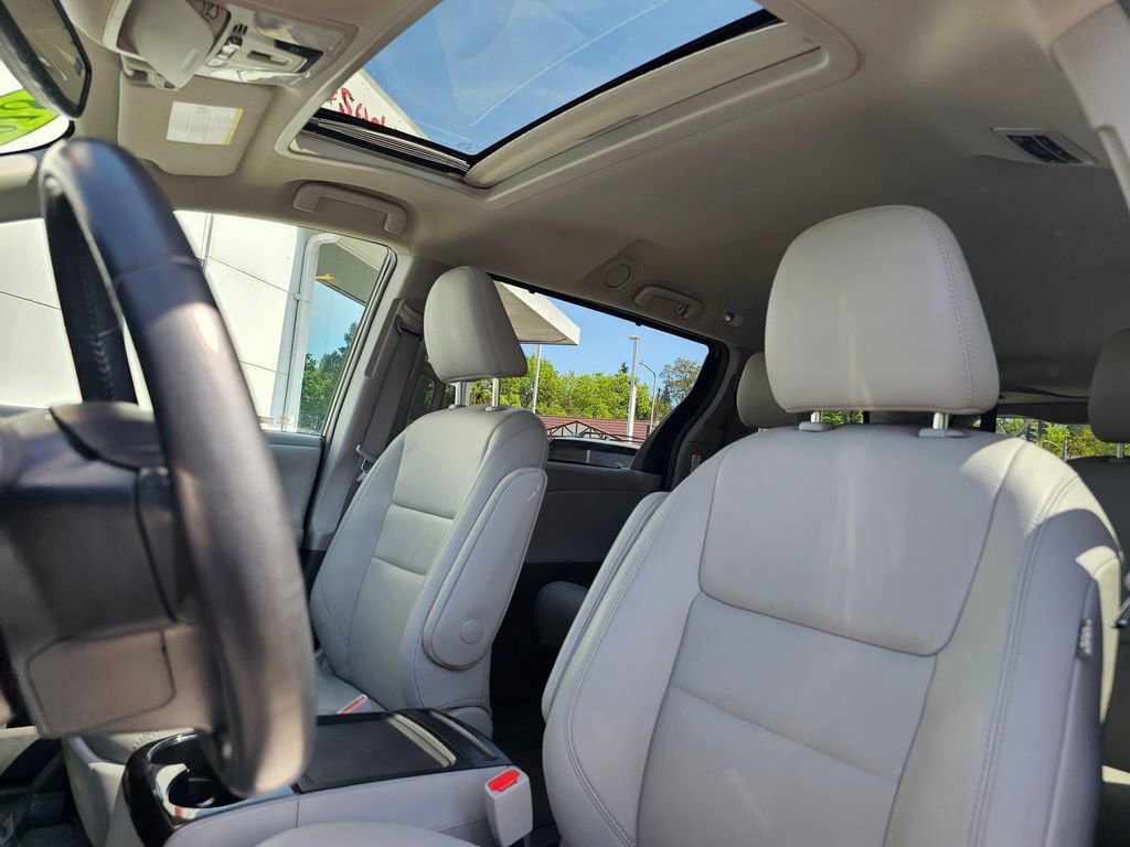 Used 2018 Toyota Sienna XLE w/ XLE Navigation Package AWD/4WD image 22