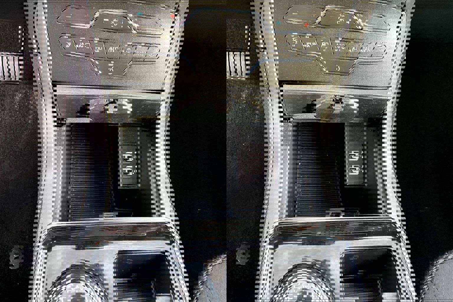 Used 2020 Ford Edge SE image 23