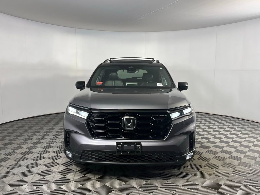 Used 2025 Honda Pilot Black Edition image 5