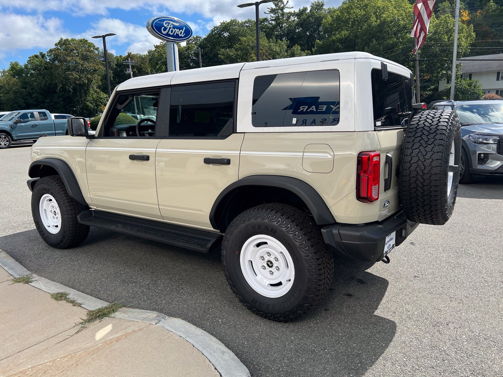 New 2026 Ford Bronco Heritage Edition AWD/4WD image 4