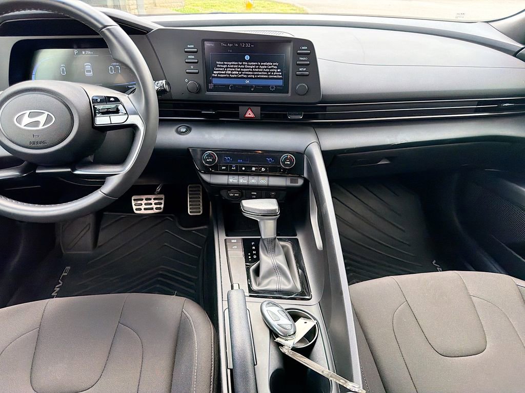 Used 2025 Hyundai Elantra Sport FWD image 19