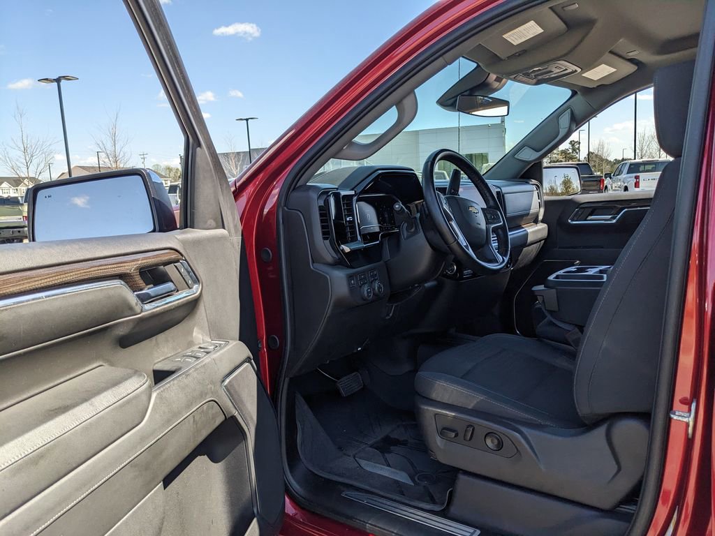 Used 2024 Chevrolet Silverado 1500 LT w/ Safety Package image 43