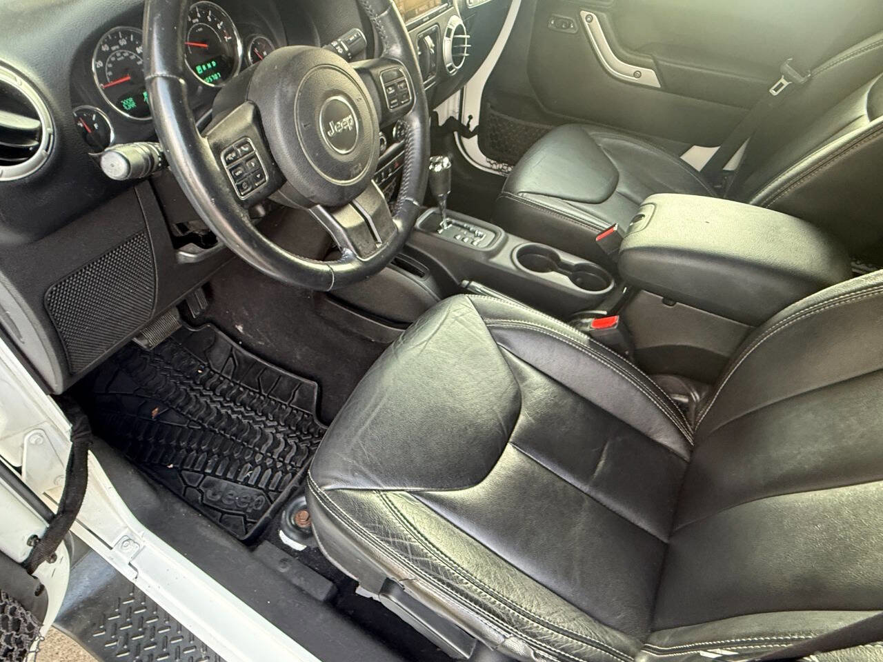 Used 2013 Jeep Wrangler Unlimited Sahara w/ Connectivity Group image 19