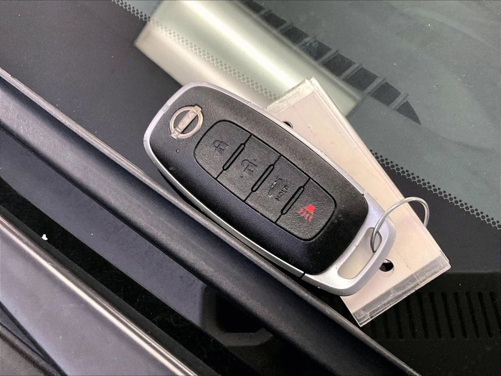 Used 2023 Nissan Versa SV image 9