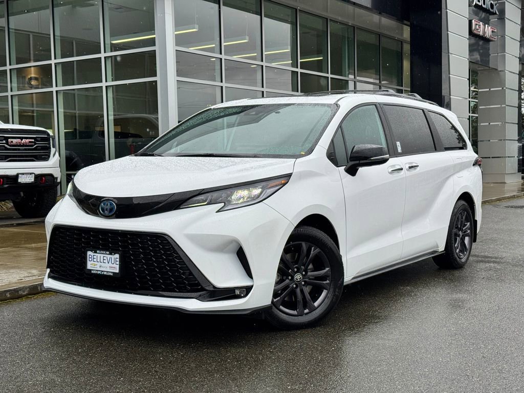 Used 2025 Toyota Sienna XSE w/ XSE Premium Package image 33