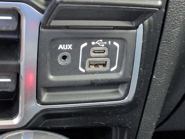 Used 2022 Jeep Wrangler Unlimited Sahara w/ Cold Weather Group AWD/4WD image 23