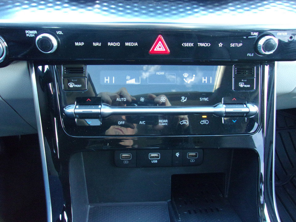 Used 2024 Kia Carnival SX Prestige image 23