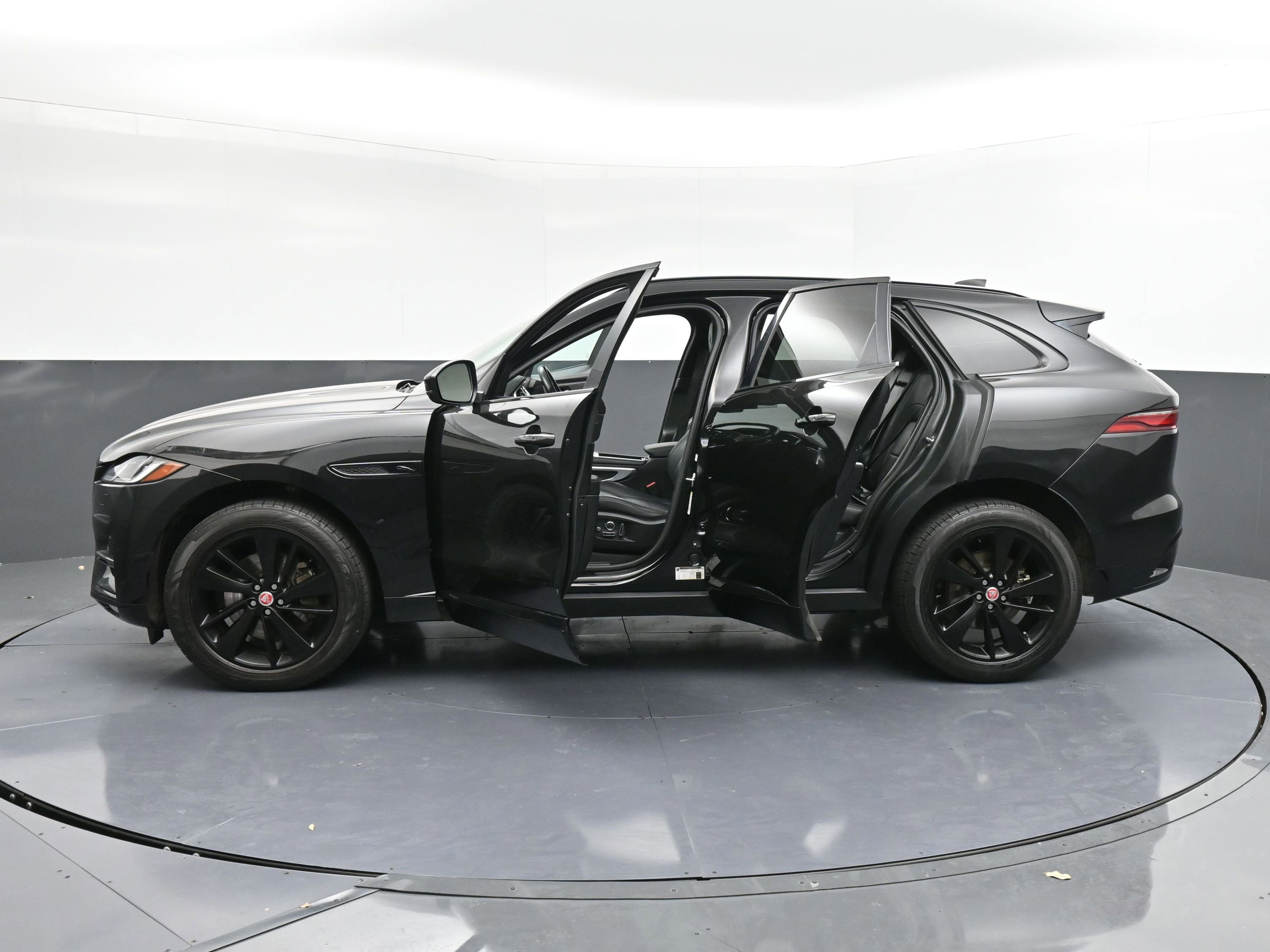Used 2022 Jaguar F-PACE S image 43