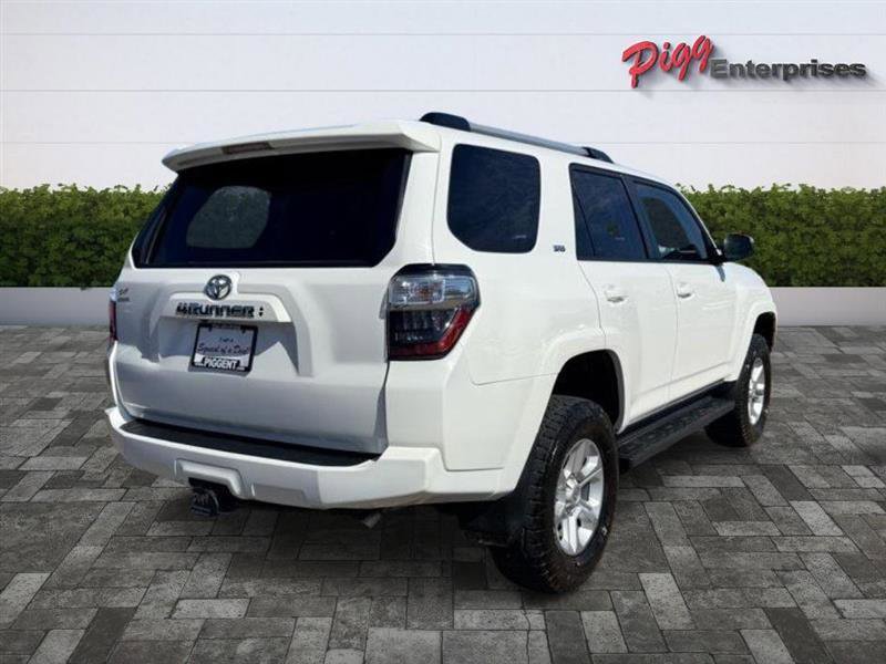 Used 2022 Toyota 4Runner SR5 AWD/4WD image 9