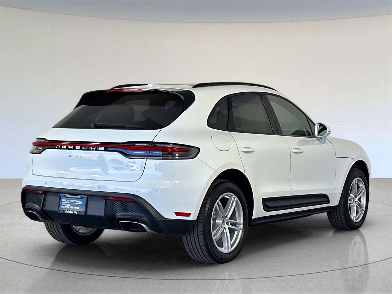 Used 2025 Porsche Macan image 8