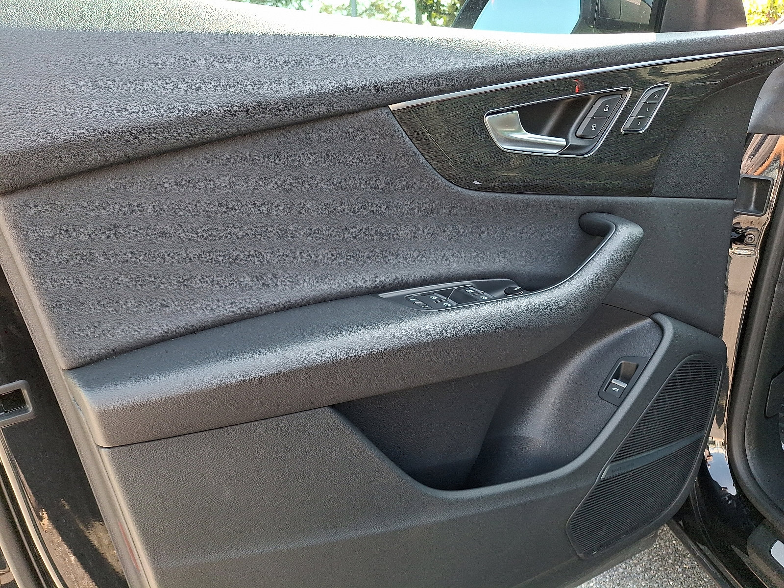 Used 2019 Audi Q8 Premium Plus w/ Premium Plus image 12