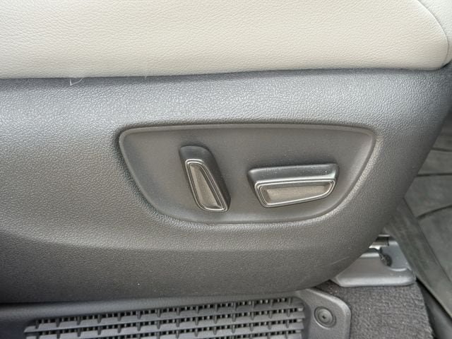 Used 2026 Toyota Sienna XLE FWD image 27