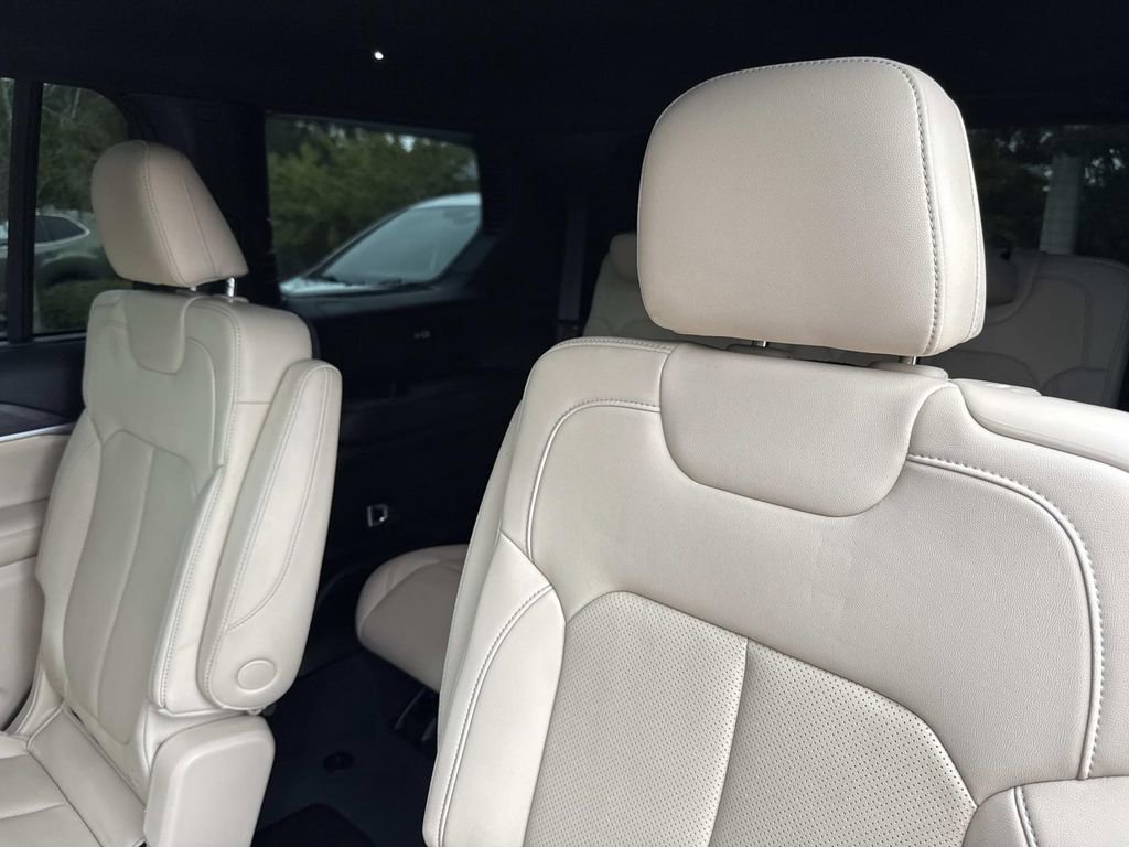 Used 2023 Jeep Grand Cherokee L Limited w/ Luxury Tech Group II image 15