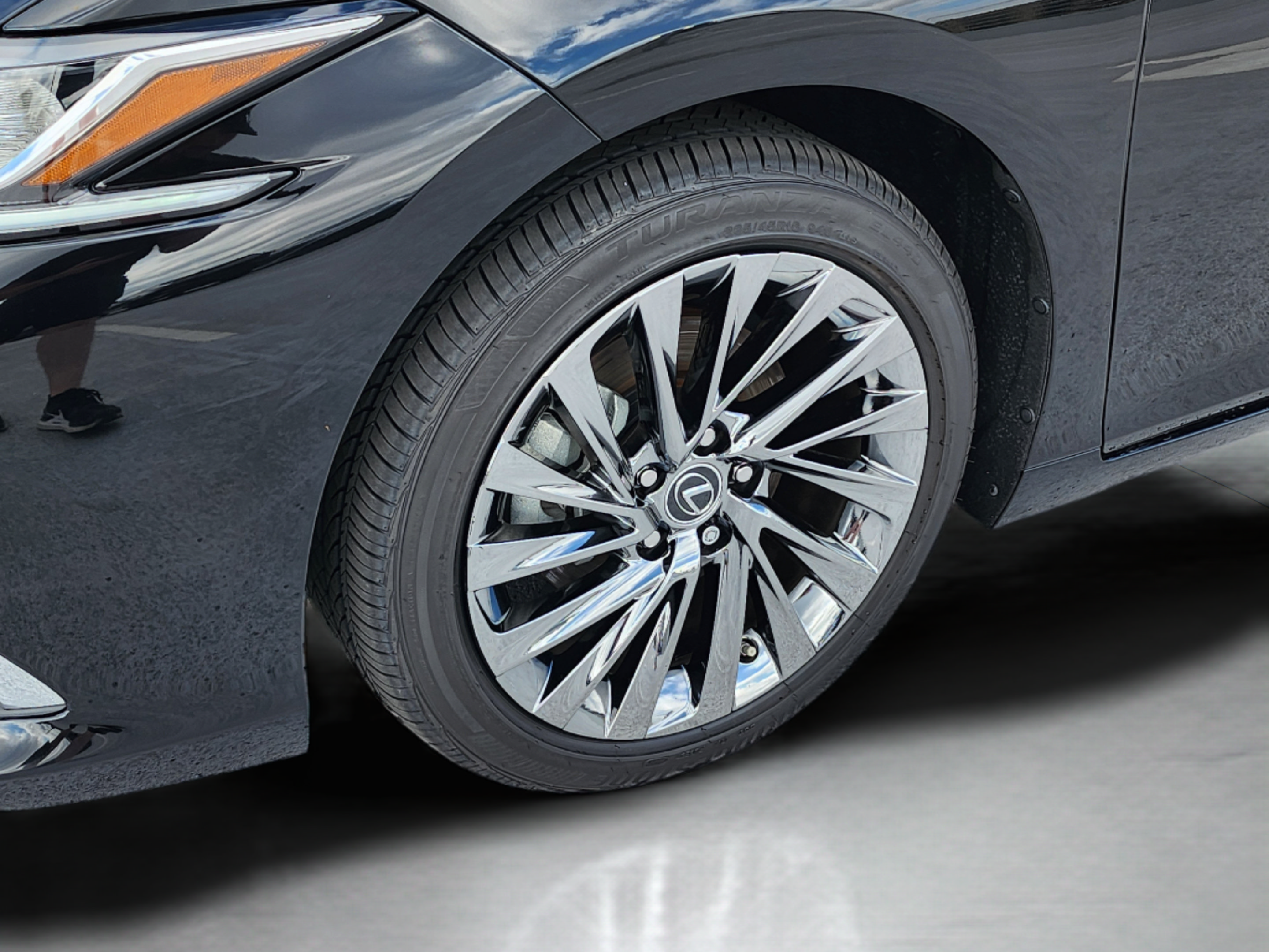 Certified 2024 Lexus ES 350 w/ Technology Package FWD image 29