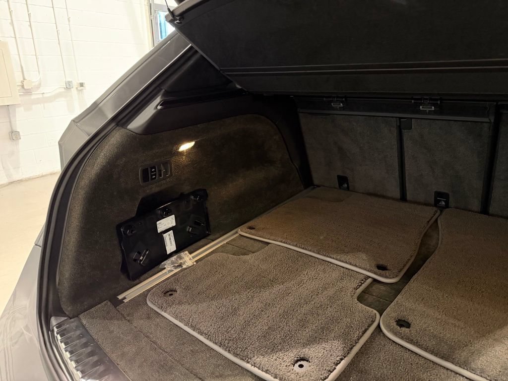 Used 2022 Bentley Bentayga AWD/4WD image 67
