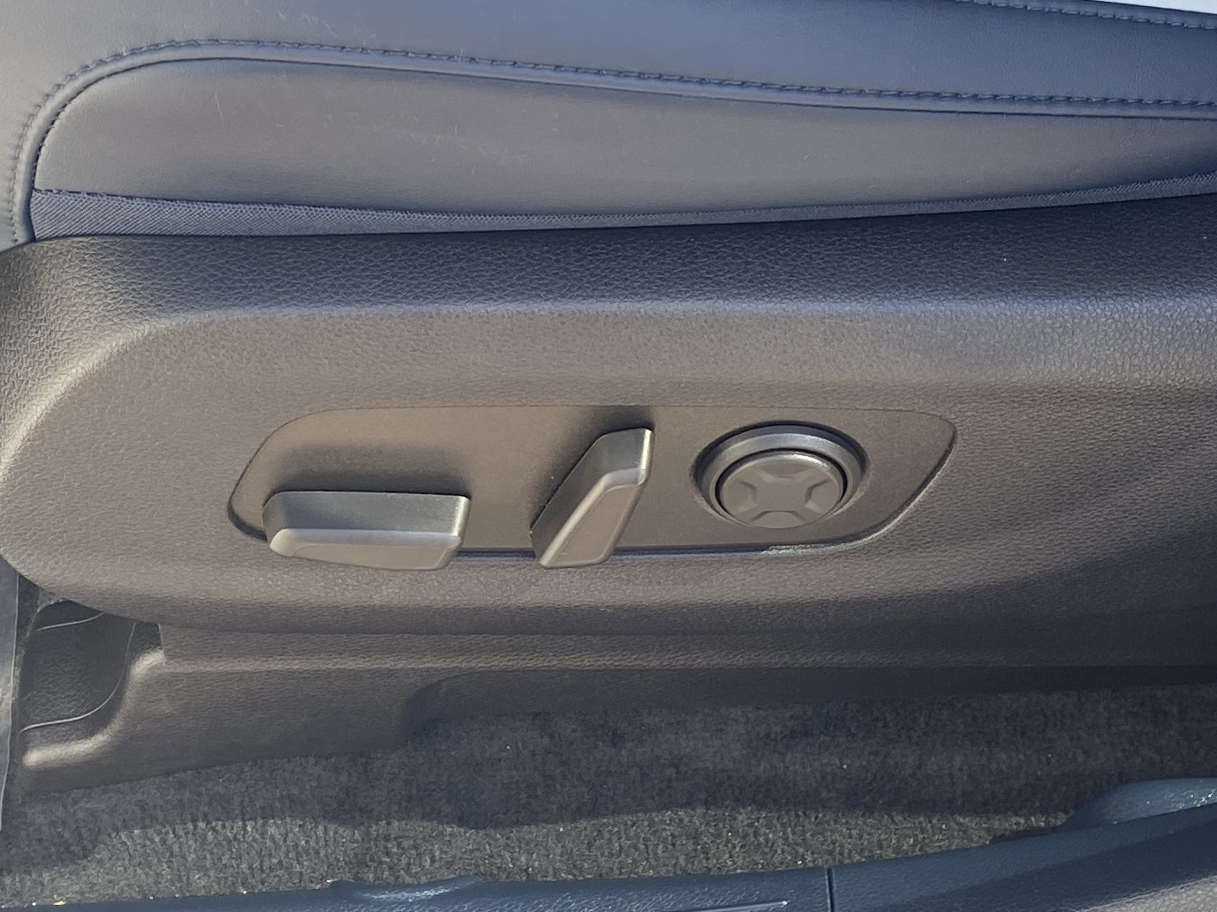 Certified 2026 Kia Carnival EX FWD image 19