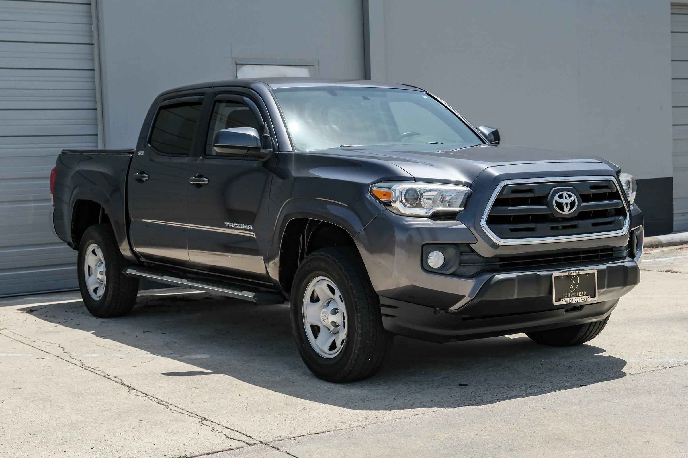 Used 2017 Toyota Tacoma SR5 RWD image 6