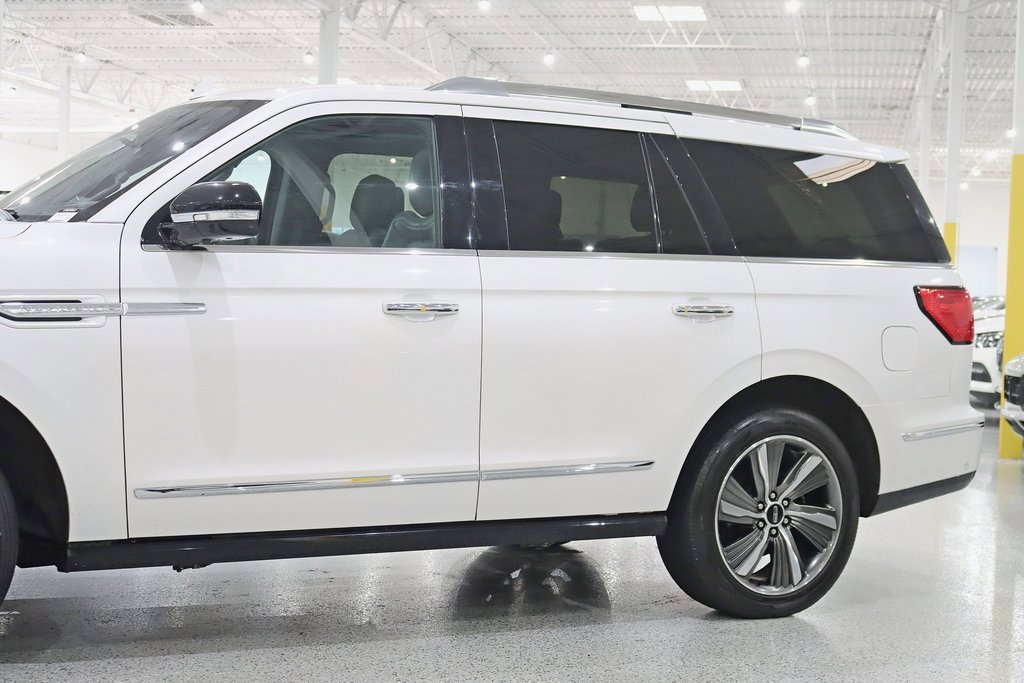 Used 2019 Lincoln Navigator Reserve image 3