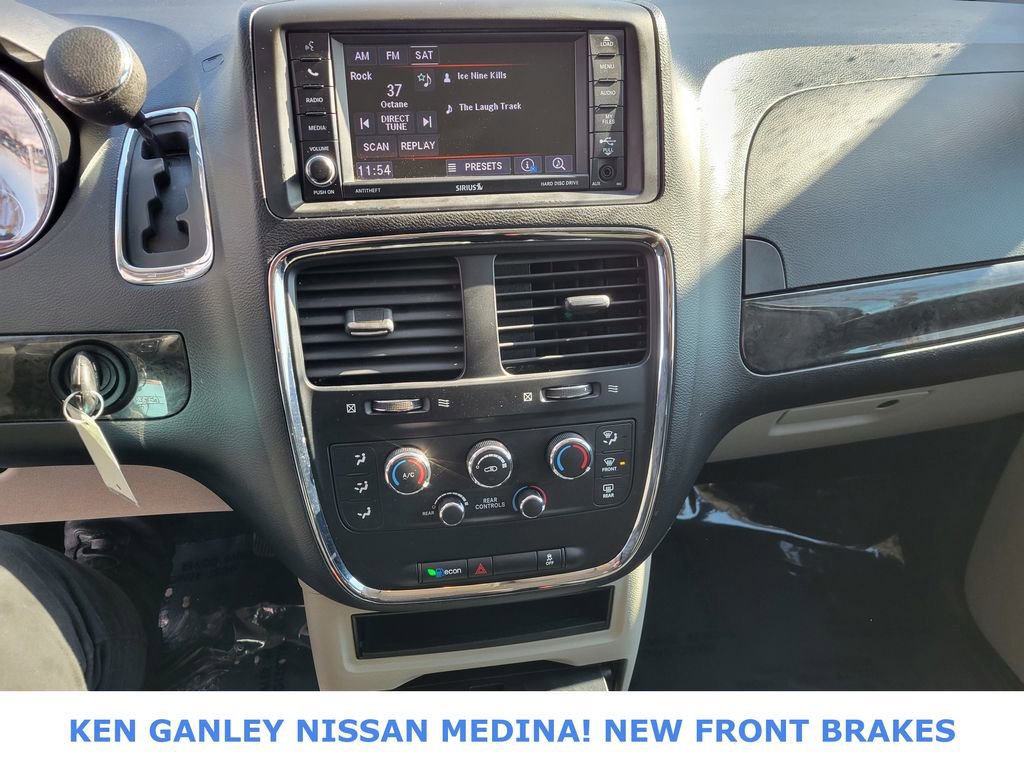 Used 2018 Dodge Grand Caravan SE w/ UConnect Hands-Free Group image 26