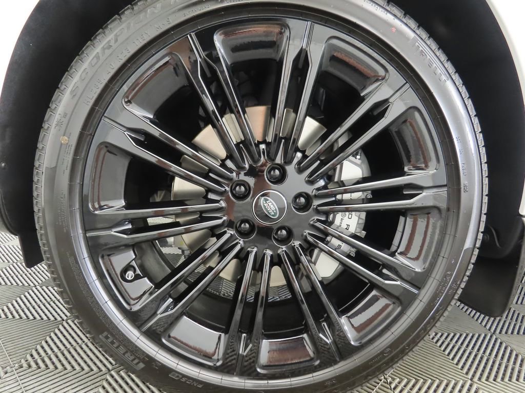 New 2025 Land Rover Range Rover Long Wheelbase SE image 30