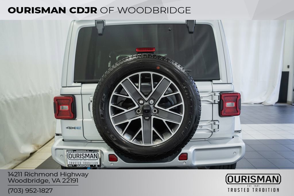 Used 2023 Jeep Wrangler Unlimited Sahara AWD/4WD image 6