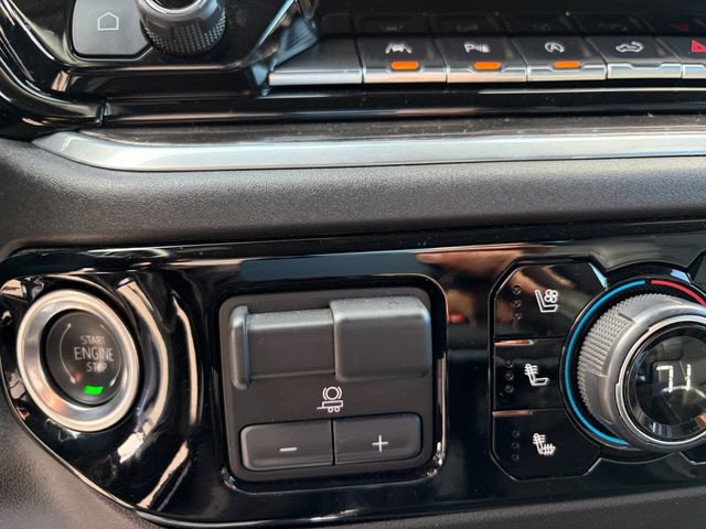 Used 2024 Chevrolet Silverado 1500 LTZ AWD/4WD image 29