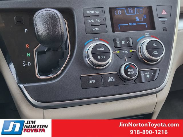 Used 2017 Toyota Sienna LE FWD image 19
