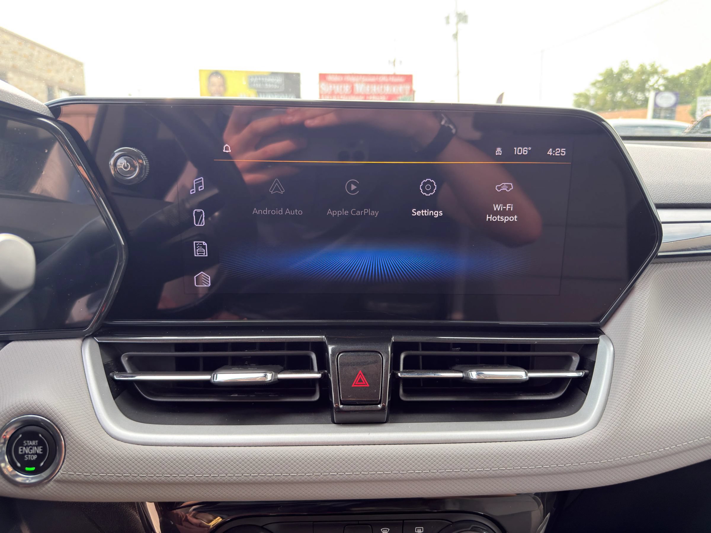Used 2025 Chevrolet TrailBlazer LT w/ LT Cold Weather Package FWD image 16