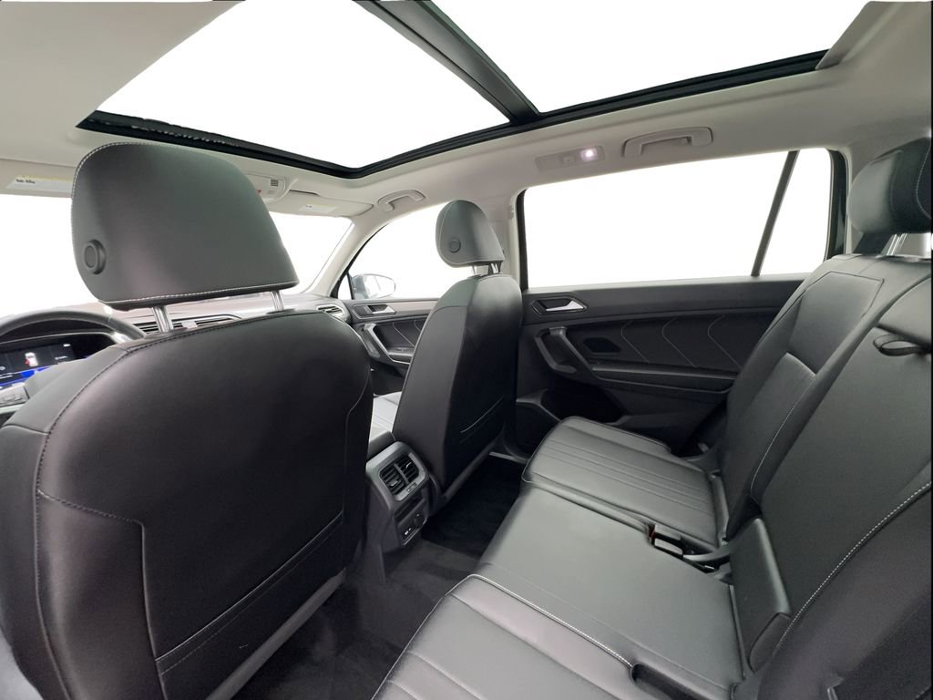Used 2022 Volkswagen Tiguan SE w/ Panoramic Sunroof Package FWD image 25