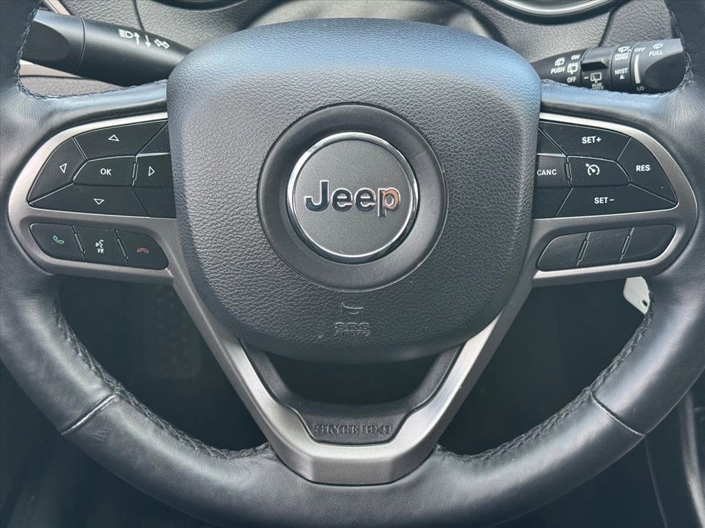 Used 2019 Jeep Cherokee Latitude w/ Cold Weather Group image 11