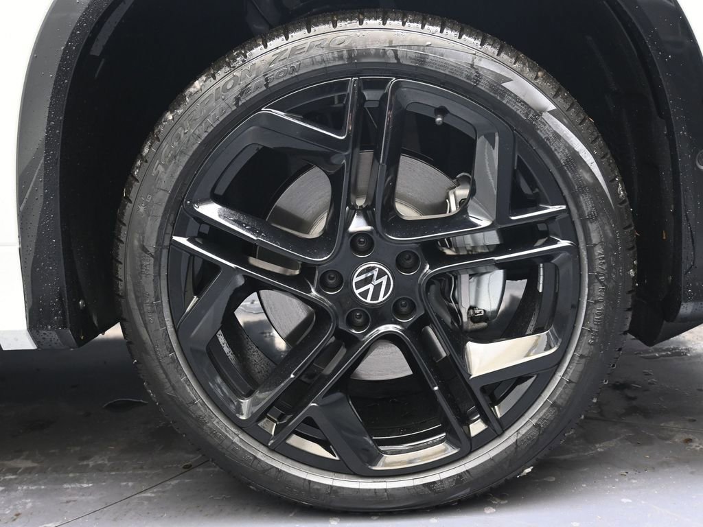 New 2026 Volkswagen Tiguan SE R-Line image 10