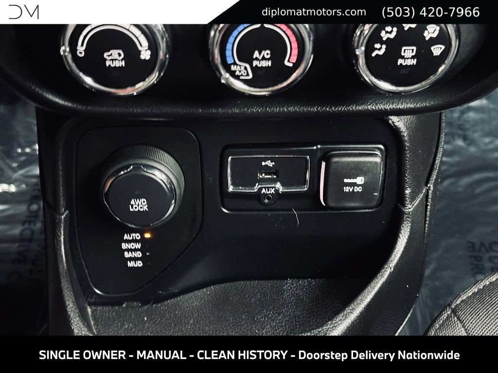 Used 2015 Jeep Renegade Latitude w/ Cold Weather Group II AWD/4WD image 38