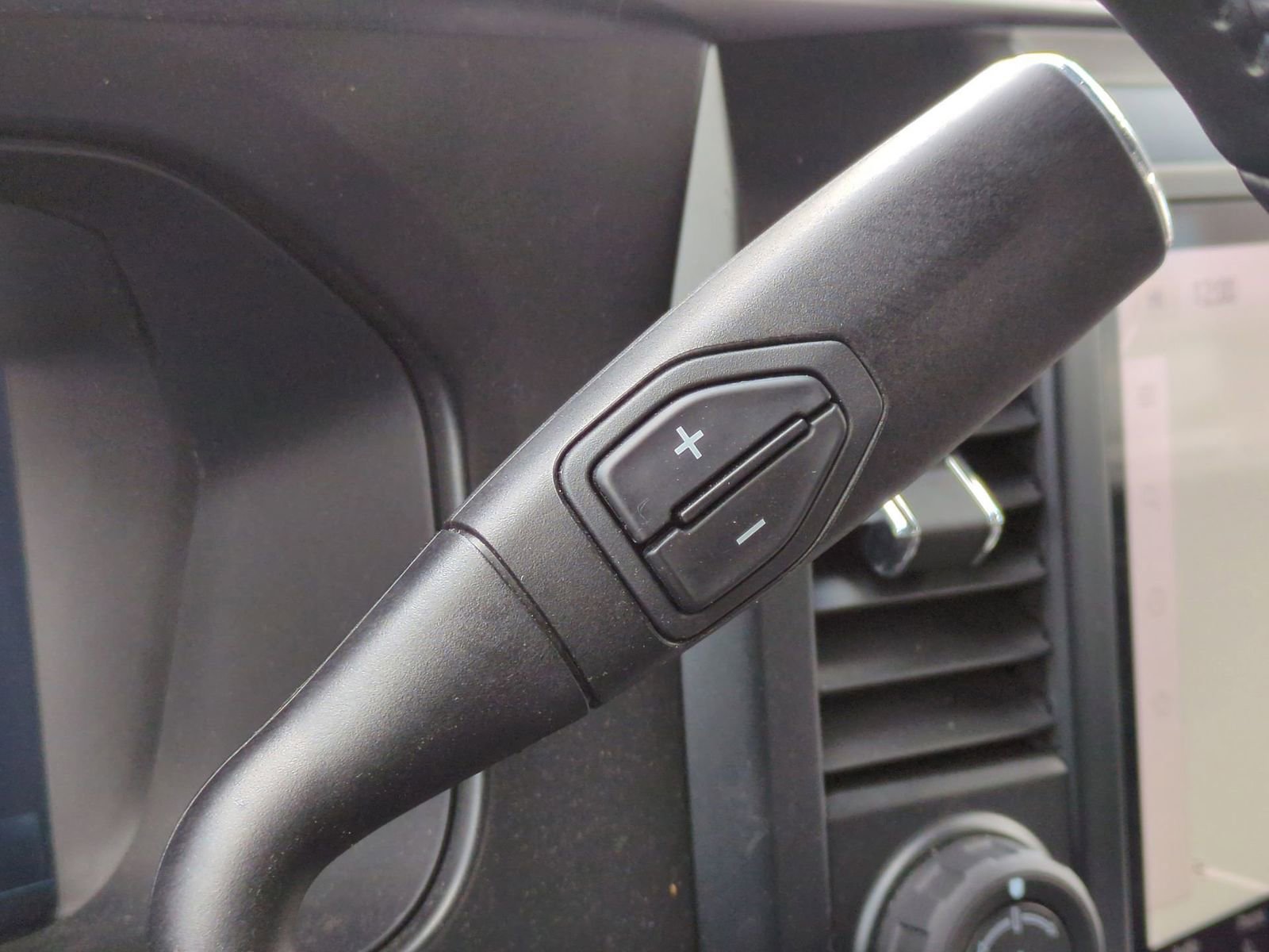 Used 2025 Ford F350 Platinum w/ FX4 Off-Road Package image 39