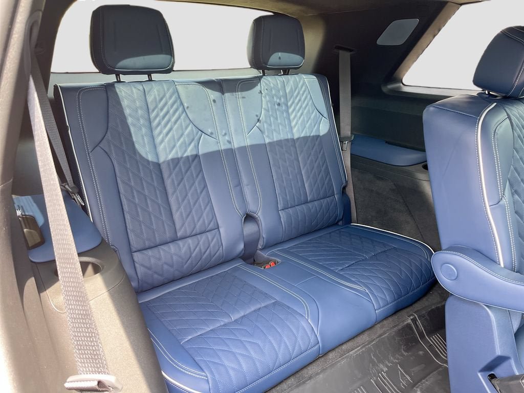 New 2026 Cadillac Vistiq Premium Luxury w/ LPO, Floor Liner Package AWD/4WD image 27