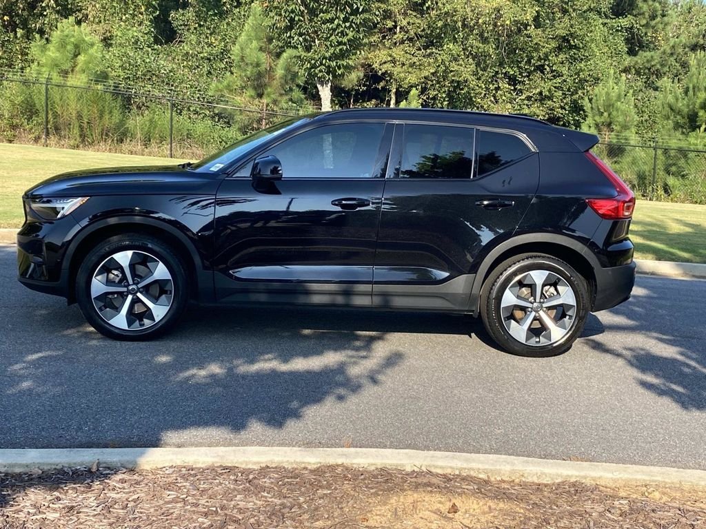 Used 2024 Volvo XC40 B5 Plus AWD/4WD image 10