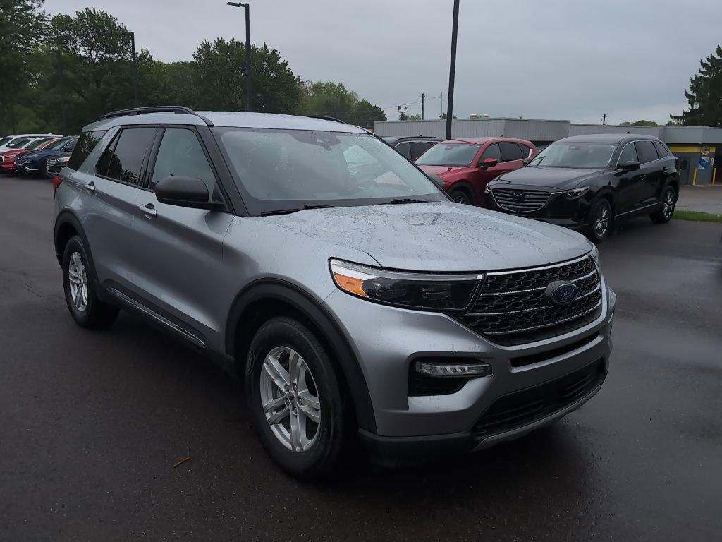 Used 2023 Ford Explorer XLT w/ Equipment Group 202A AWD/4WD image 2