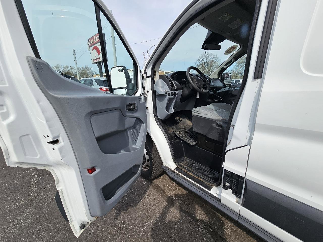 Used 2015 Ford Transit 250 130 Low Roof RWD image 21