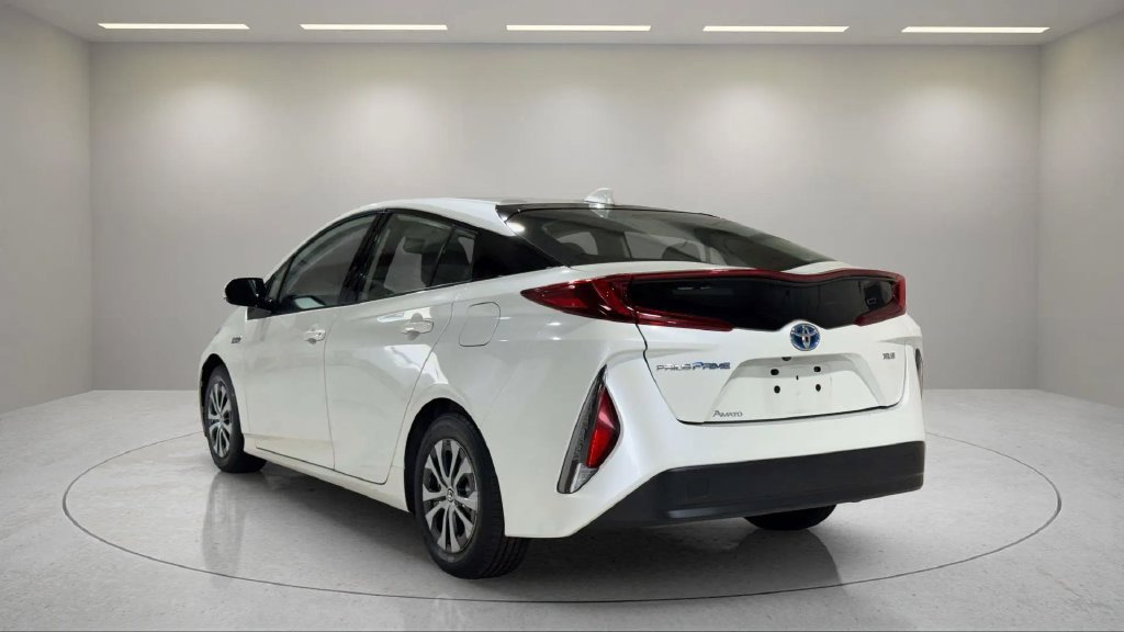 Used 2020 Toyota Prius Prime XLE FWD image 14