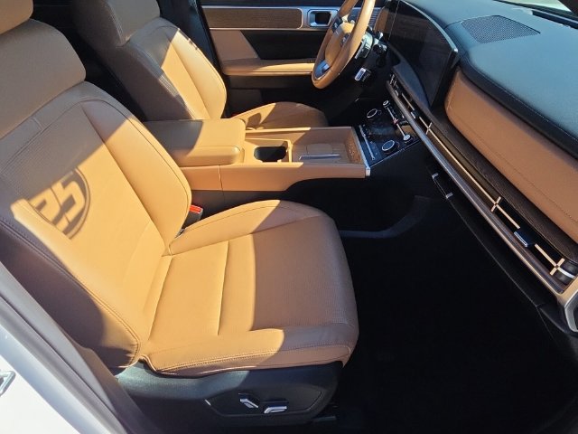 Used 2025 Hyundai Santa Fe Limited FWD image 18