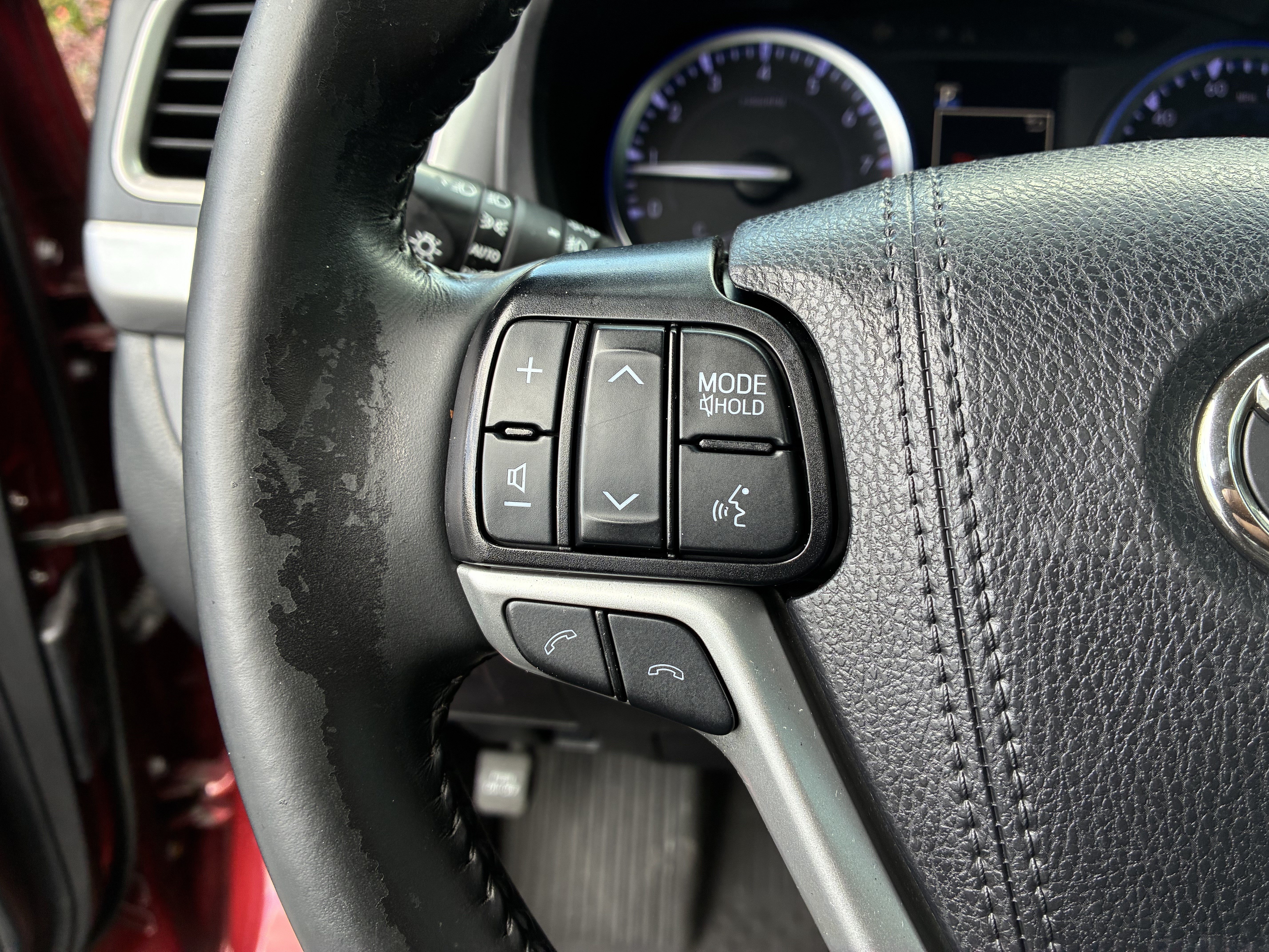 Used 2019 Toyota Highlander SE w/ Nightshade Edition AWD/4WD image 31