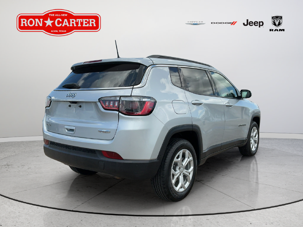 Used 2024 Jeep Compass Latitude AWD/4WD image 6