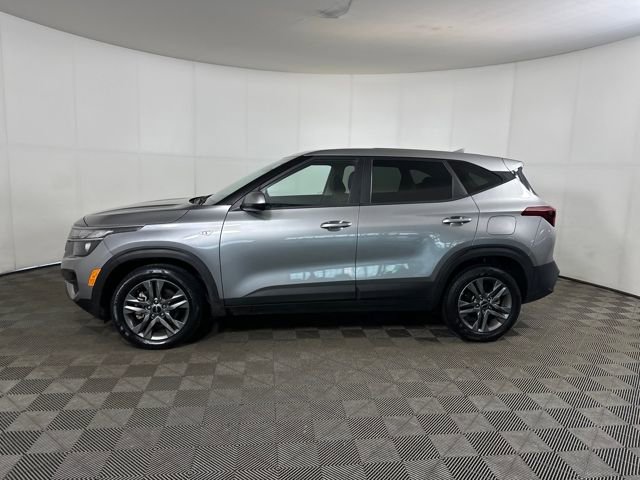Used 2023 Kia Seltos LX image 6